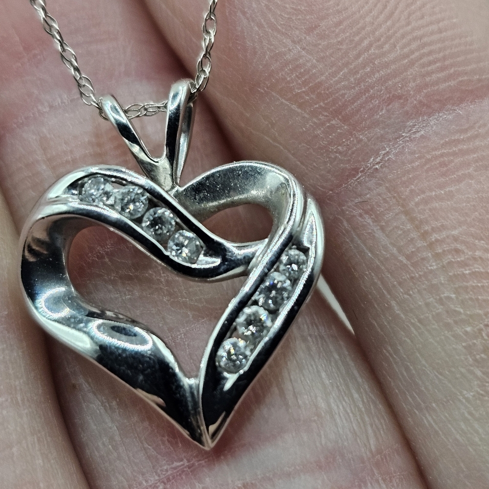 10k Solid Genuine Diamond Heart Crossover Pendant With Chain White Gold - Picture 3 of 9